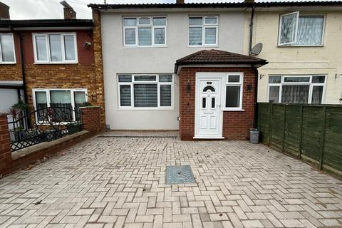 3 bedroom house to rent, Doddsfield Road, Slough, SL2