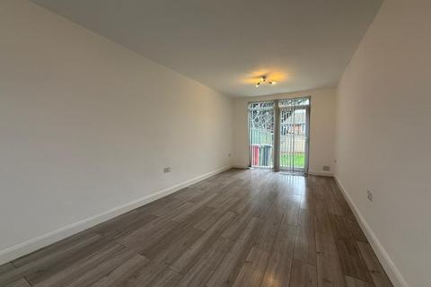 3 bedroom house to rent, Doddsfield Road, Slough, SL2