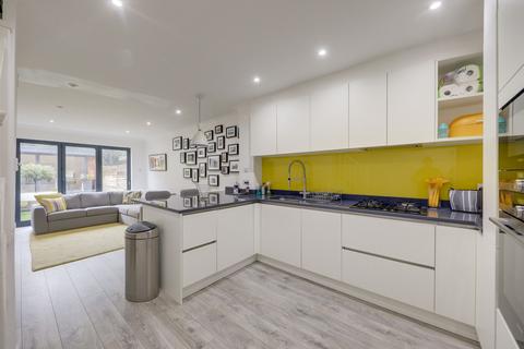2 bedroom terraced house to rent, Lullingstone Lane, London, SE13