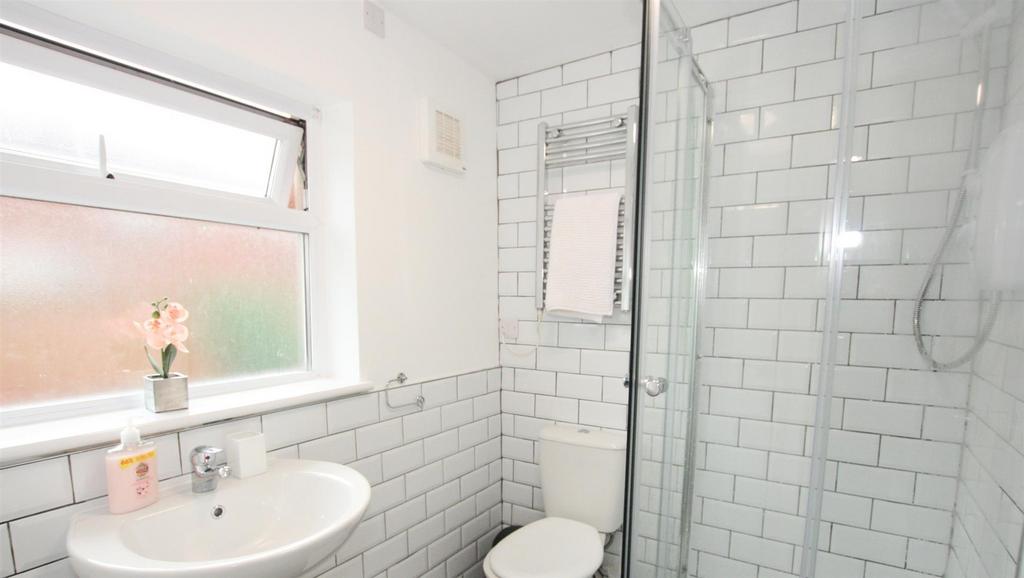 Bathroom 1 - Copy.jpg