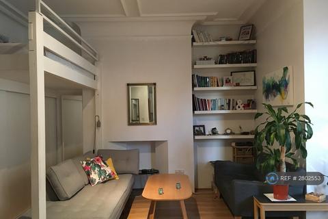 Studio to rent, Glenloch Road, London, NW3