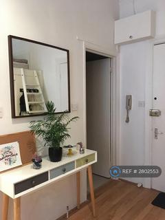 Studio to rent, Glenloch Road, London, NW3