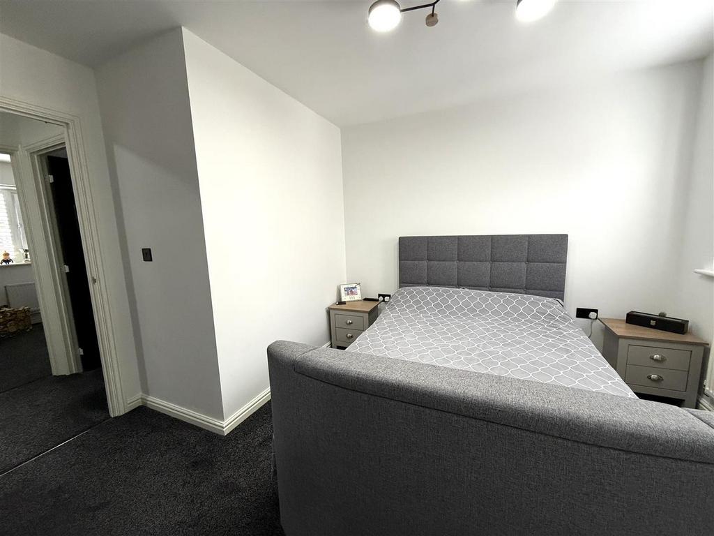 21 lang bed 4.jpeg