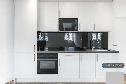 2 bedroom flat to rent, Alexandra Drive, Surbiton, KT5