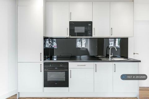 2 bedroom flat to rent, Alexandra Drive, Surbiton, KT5