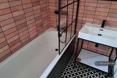 3 bedroom maisonette to rent, A, London, N16