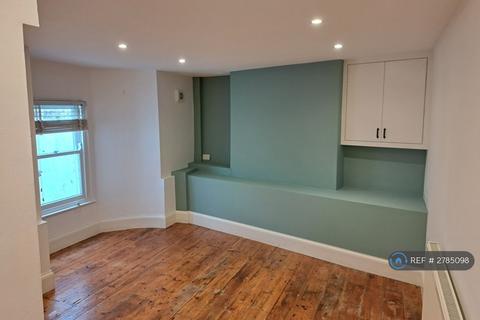 3 bedroom maisonette to rent, A, London, N16