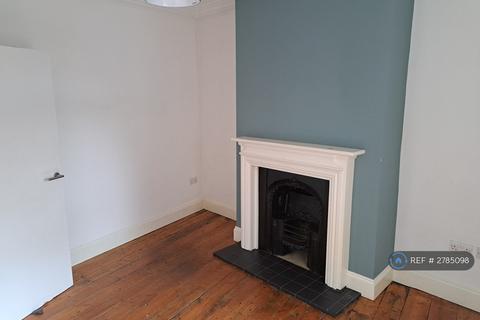 3 bedroom maisonette to rent, A, London, N16