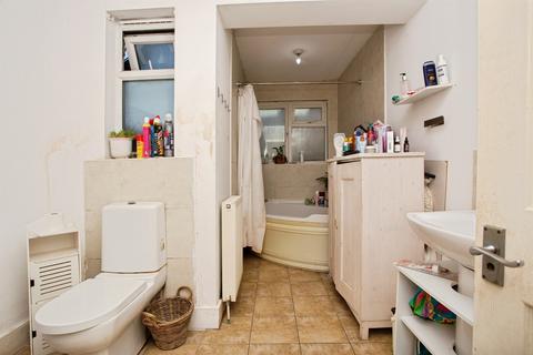 3 bedroom semi-detached house for sale, Kimble Crescent, Bushey