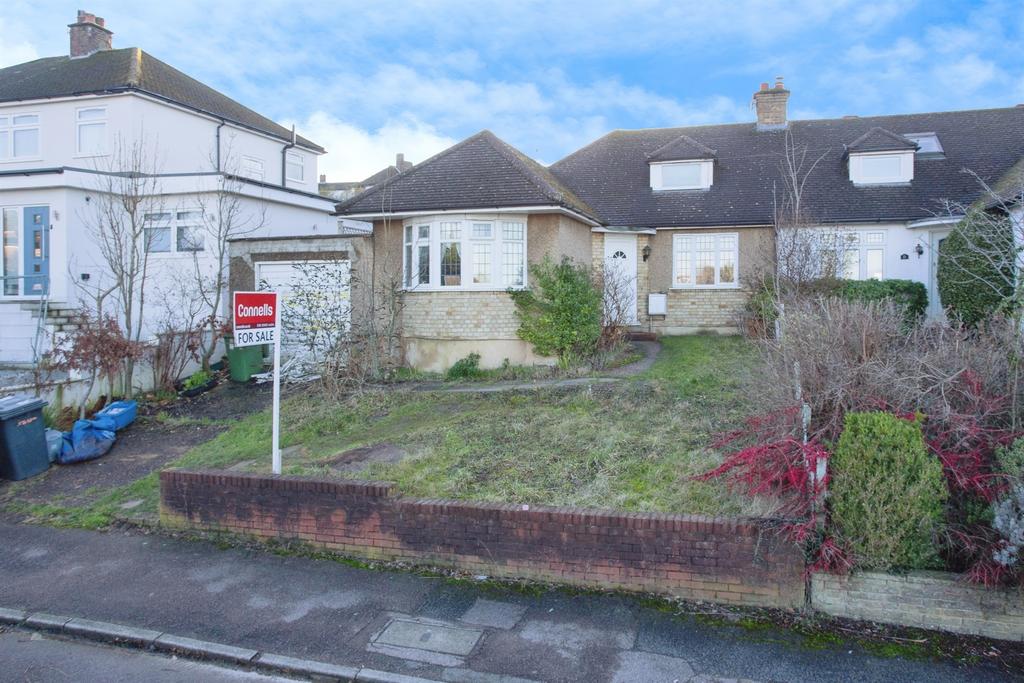 Detached house exterior, driveway