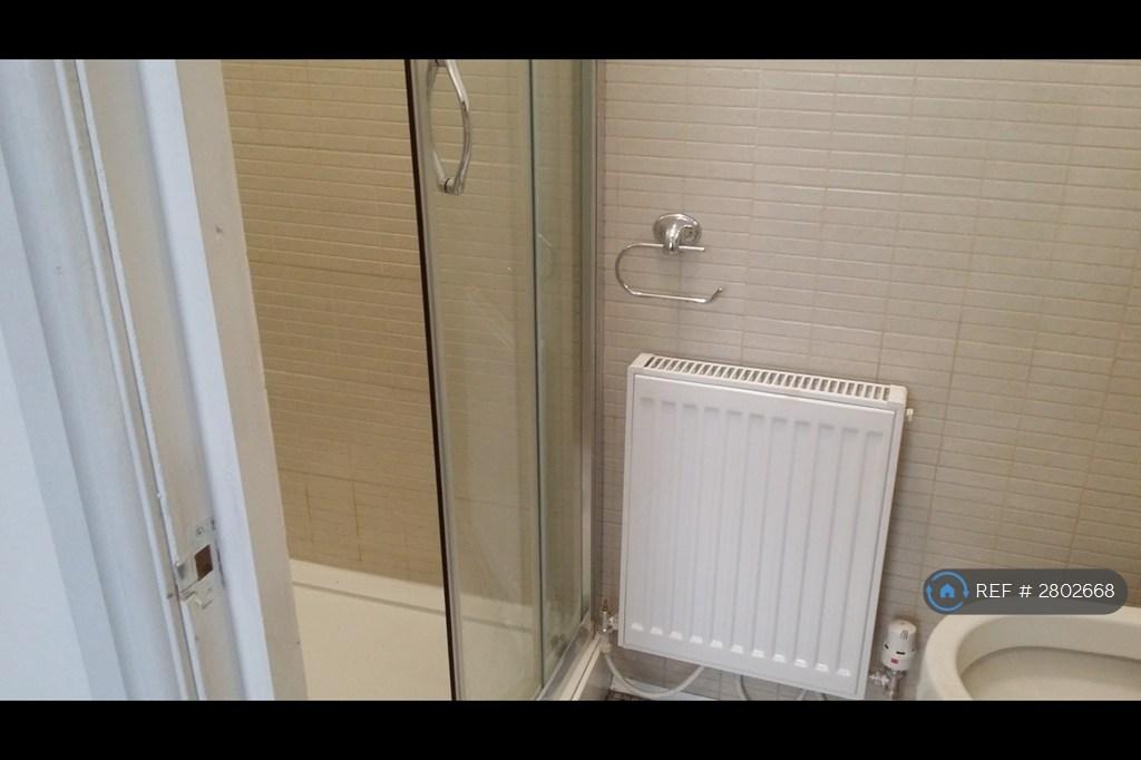 Ensuite With Shower Cubicle