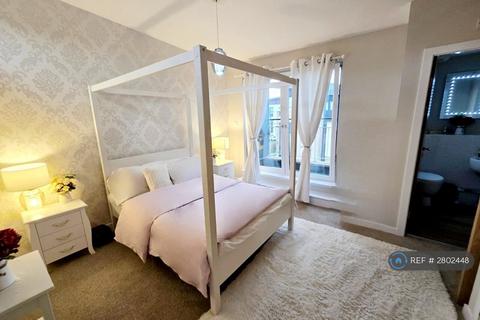 3 bedroom semi-detached house to rent, Dubai Inspired Modern Townhouse, Edinburgh, EH5