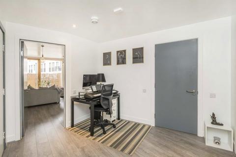 1 bedroom flat to rent, Freston Road, London W10