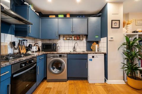 2 bedroom flat for sale, Well Street, London E9