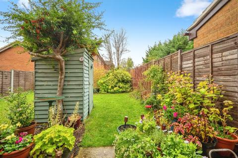 undefined, Dexter Close, Luton
