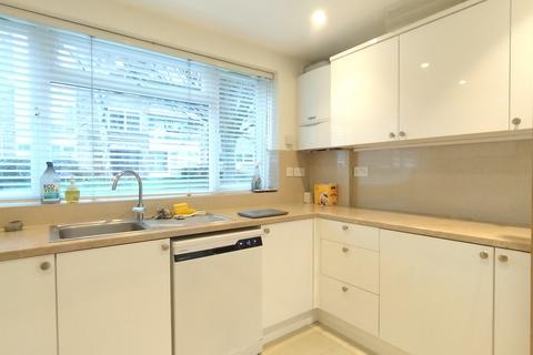 4 bedroom house to rent, Malvern Way