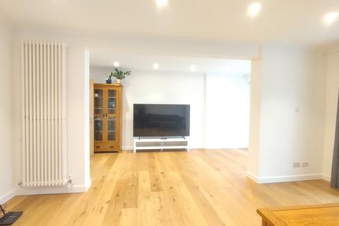 4 bedroom house to rent, Malvern Way
