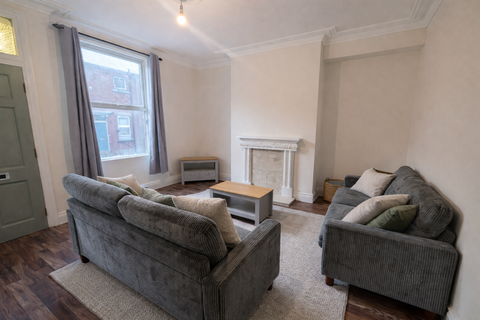 2 bedroom terraced house to rent, Vesper Terrace, Kirkstall, Leeds, West Yorkshire