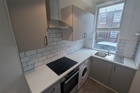 2 bedroom terraced house to rent, Vesper Terrace, Kirkstall, Leeds, West Yorkshire