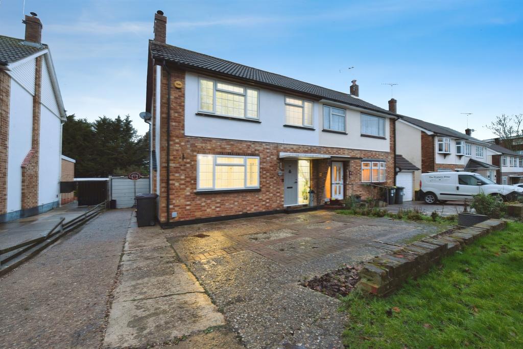 3 bedroom semi-detached house for sale