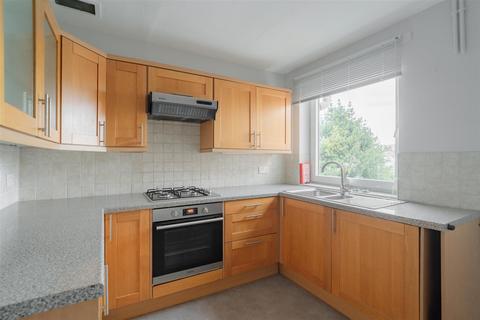 3 bedroom apartment to rent, Andover Road, Cheltenham