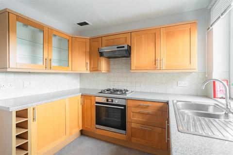 3 bedroom apartment to rent, Andover Road, Cheltenham