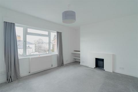3 bedroom apartment to rent, Andover Road, Cheltenham