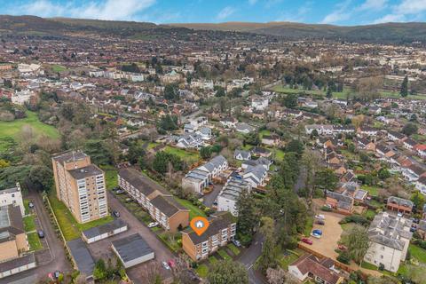 3 bedroom end of terrace house for sale, Cleevelands Drive, Cheltenham GL50