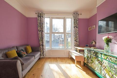 2 bedroom flat for sale, Plumstead Common Road, London, SE18