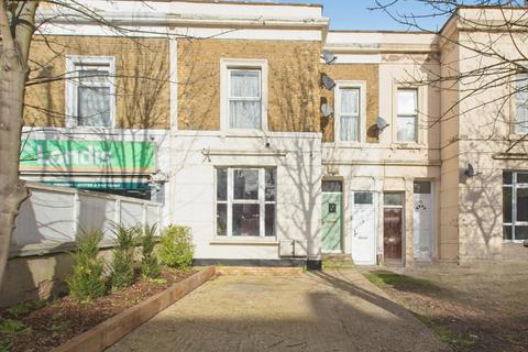 2 bedroom flat for sale, Plumstead Common Road, London, SE18