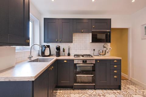 2 bedroom flat for sale, Plumstead Common Road, London, SE18