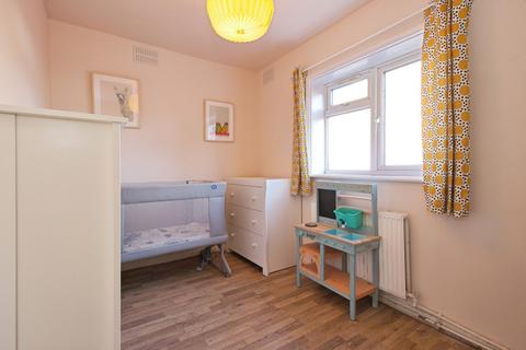 2 bedroom flat for sale, Plumstead Common Road, London, SE18