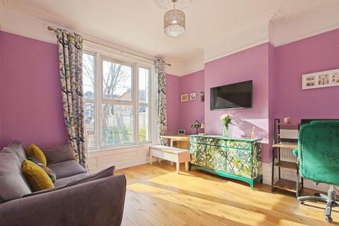 2 bedroom flat for sale, Plumstead Common Road, London, SE18