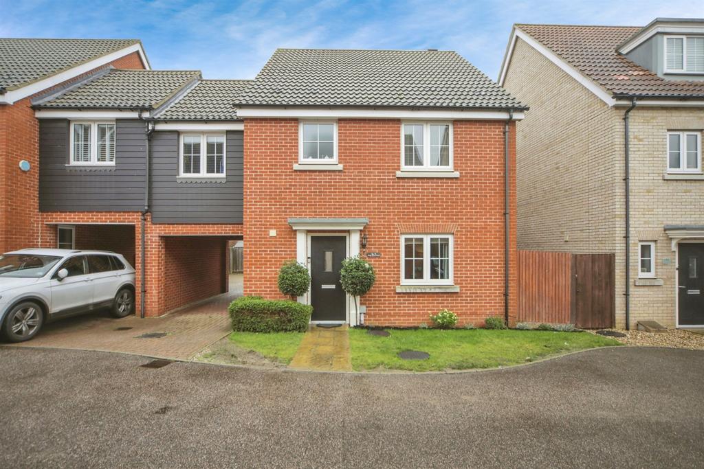 4 bedroom link detached house for sale