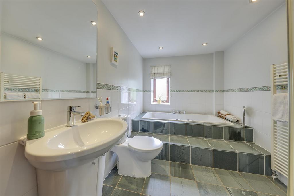 En Suite Bathroom