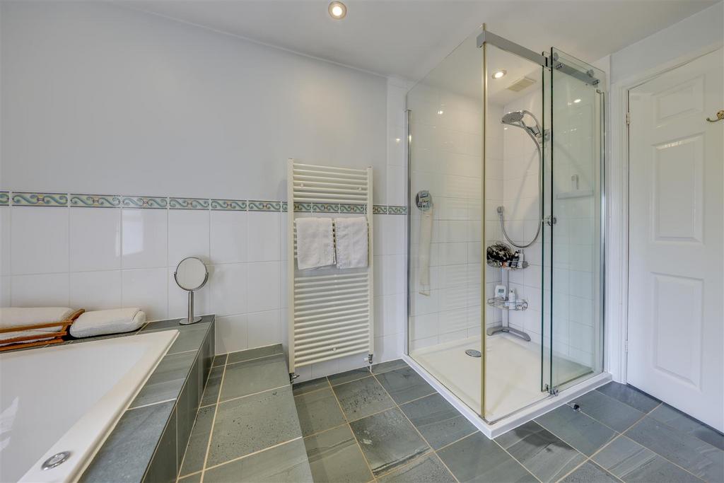 En Suite Bathroom Alt