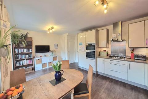 3 bedroom detached house for sale, Pynkeny Close, Earls Barton, Northampton NN6