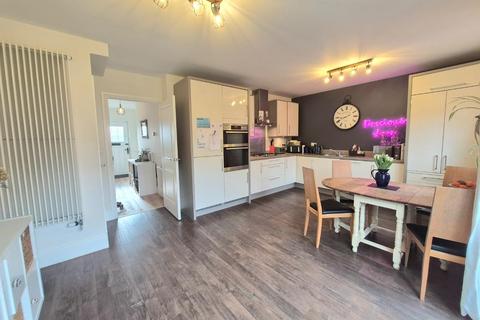 3 bedroom detached house for sale, Pynkeny Close, Earls Barton, Northampton NN6