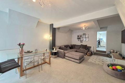 3 bedroom townhouse for sale, High Street, Earls Barton, Northampton NN6