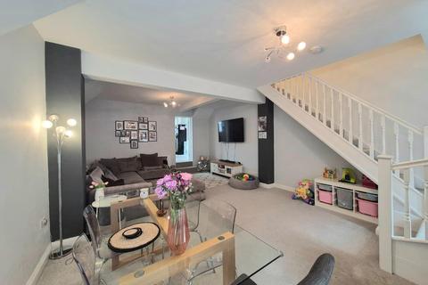 3 bedroom townhouse for sale, High Street, Earls Barton, Northampton NN6