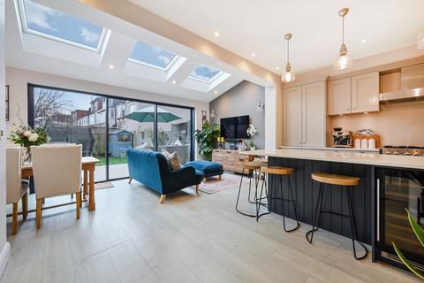 4 bedroom terraced house for sale, Meadow Close, Raynes Park SW20