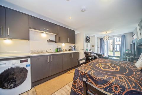 2 bedroom ground floor flat for sale, Brambling Gardens, Poole