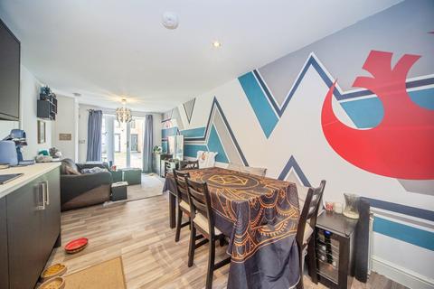 2 bedroom ground floor flat for sale, Brambling Gardens, Poole