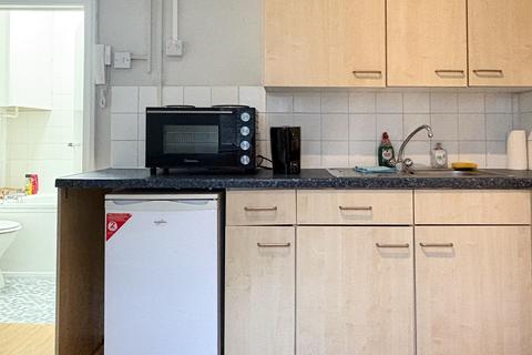 Studio to rent, Gloucester Place, London NW1