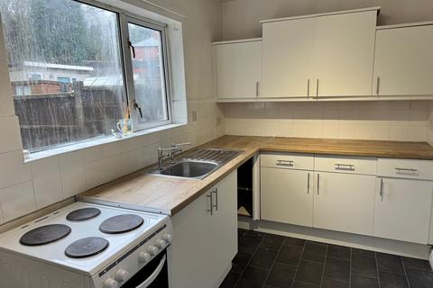 2 bedroom semi-detached house to rent, Green Park Road, Dudley