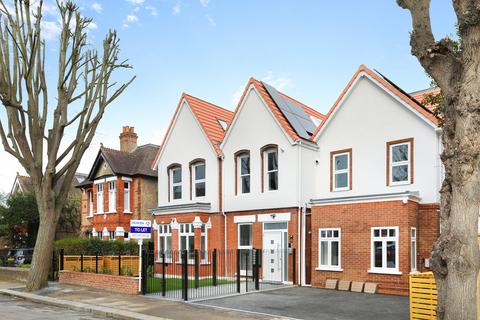 3 bedroom apartment to rent, Grosvenor Avenue, Carshalton SM5