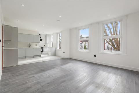 3 bedroom apartment to rent, Grosvenor Avenue, Carshalton SM5