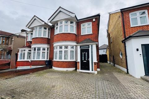 4 bedroom terraced house to rent, No Deposit Option, Havering Gardens, RM6