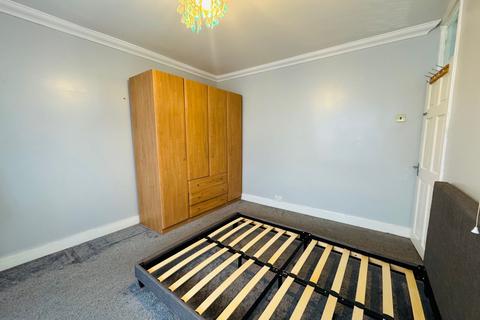 4 bedroom terraced house to rent, No Deposit Option, Havering Gardens, RM6
