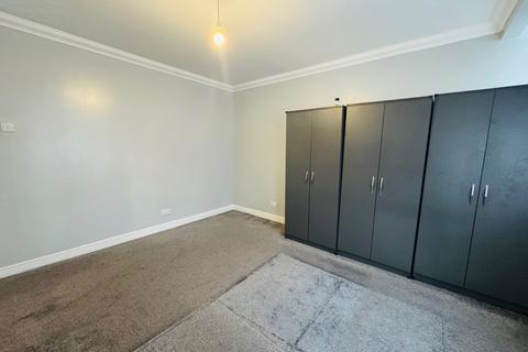 4 bedroom terraced house to rent, No Deposit Option, Havering Gardens, RM6